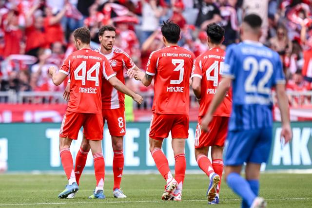 02 May 2026, Bavaria, Munich: Bayern Munich's Leon Goretzka (2nd L) celebrates scoring his side's first goal with teammates during the German Bundesliga soccer match between Bayern Munich and 1. FC Heidenheim at Allianz Arena. Photo: Harry Langer/dpa - WICHTIGER HINWEIS: Gemäß den Vorgaben der DFL Deutsche Fußball Liga bzw. des DFB Deutscher Fußball-Bund ist es untersagt, in dem Stadion und/oder vom Spiel angefertigte Fotoaufnahmen in Form von Sequenzbildern und/oder videoähnlichen Fotostrecken zu verwerten bzw. verwerten zu lassen.