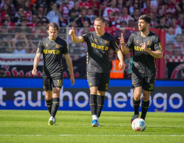 02 May 2026, Berlin: (L-R) Cologne's Jakub Kaminski, Said El Mala and Cenk Ozkaçar celebrate their side's first goal during the German Bundesliga soccer match between 1. FC Union Berlin and 1. FC Cologne at An der Alten Foersterei. Photo: Soeren Stache/dpa - WICHTIGER HINWEIS: Gemäß den Vorgaben der DFL Deutsche Fußball Liga bzw. des DFB Deutscher Fußball-Bund ist es untersagt, in dem Stadion und/oder vom Spiel angefertigte Fotoaufnahmen in Form von Sequenzbildern und/oder videoähnlichen Fotostrecken zu verwerten bzw. verwerten zu lassen.
