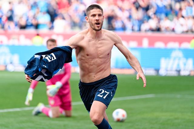 02 May 2026, Baden-Wuerttemberg, Sinsheim: Hoffenheim Andrej Kramaric celebrates scoring his side's third goal during the German Bundesliga soccer match between TSG 1899 Hoffenheim and VfB Stuttgart at PreZero Arena. Photo: Uwe Anspach/dpa - WICHTIGER HINWEIS: Gemäß den Vorgaben der DFL Deutsche Fußball Liga bzw. des DFB Deutscher Fußball-Bund ist es untersagt, in dem Stadion und/oder vom Spiel angefertigte Fotoaufnahmen in Form von Sequenzbildern und/oder videoähnlichen Fotostrecken zu verwerten bzw. verwerten zu lassen.