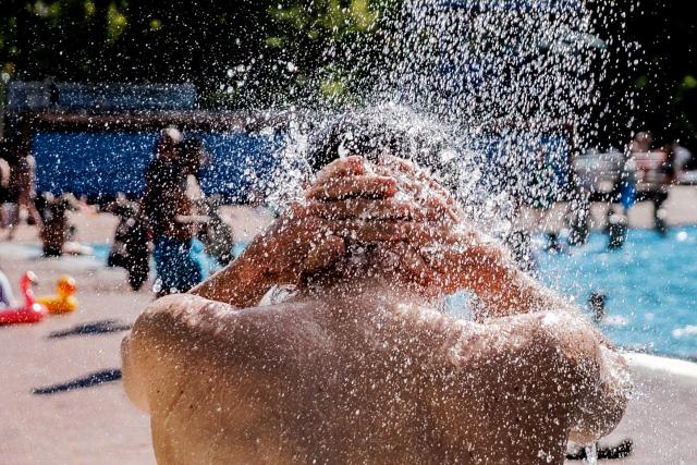 02 May 2026, Berlin: A swimmer stands under the water shower at the entrance to the pools at the Kreuzberg Summer Pool. Photo: Carsten Koall/dpa
