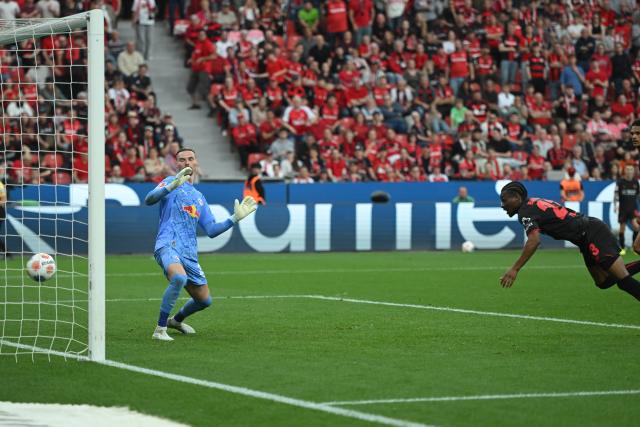 02 May 2026, North Rhine-Westphalia, Leverkusen: Leverkusen's Nathan Tella (R) scores his side's second goal during the German Bundesliga soccer match between Bayer Leverkusen and RB Leipzig at BayArena. Photo: Fabian Strauch/dpa - WICHTIGER HINWEIS: Gemäß den Vorgaben der DFL Deutsche Fußball Liga bzw. des DFB Deutscher Fußball-Bund ist es untersagt, in dem Stadion und/oder vom Spiel angefertigte Fotoaufnahmen in Form von Sequenzbildern und/oder videoähnlichen Fotostrecken zu verwerten bzw. verwerten zu lassen.