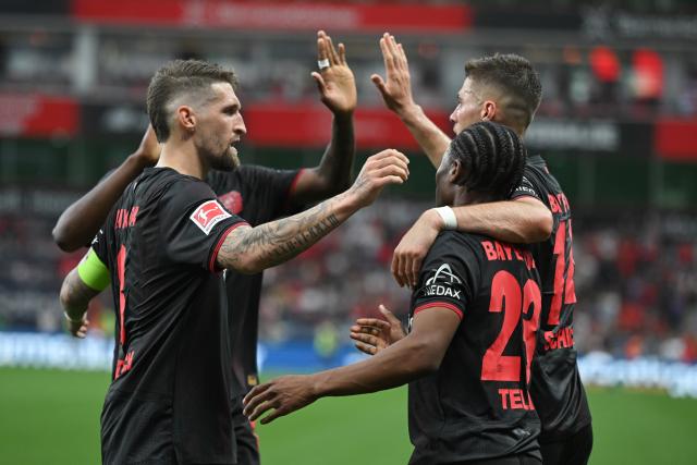 02 May 2026, North Rhine-Westphalia, Leverkusen: Leverkusen's Nathan Tella (2nd R) celebrates scoring his side's second goal with teammates Patrik Schick (R) and Robert Andrich during the German Bundesliga soccer match between Bayer Leverkusen and RB Leipzig at BayArena. Photo: Fabian Strauch/dpa - WICHTIGER HINWEIS: Gemäß den Vorgaben der DFL Deutsche Fußball Liga bzw. des DFB Deutscher Fußball-Bund ist es untersagt, in dem Stadion und/oder vom Spiel angefertigte Fotoaufnahmen in Form von Sequenzbildern und/oder videoähnlichen Fotostrecken zu verwerten bzw. verwerten zu lassen.