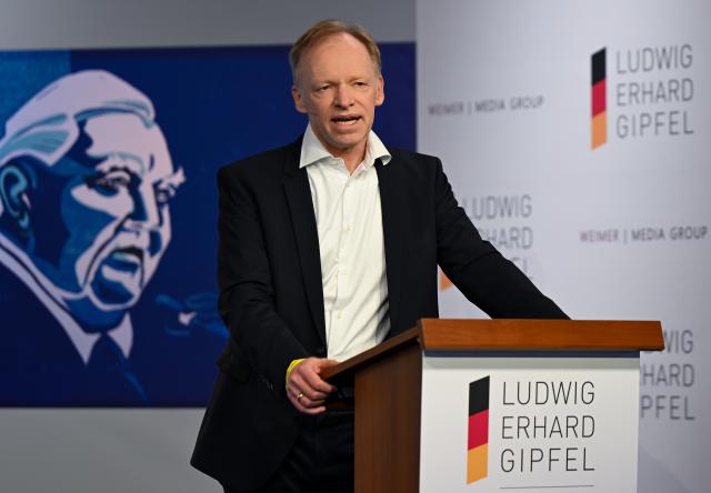 FILED - 28 April 2026, Bavaria, Gmund Am Tegernsee: FILE PHOTO - Clemens Fuest, President of the ifo Institute, takes part in the Ludwig Erhard Summit. The three-day summit is attended by representatives from business, politics, science and the media. Photo: Sven Hoppe/dpa
