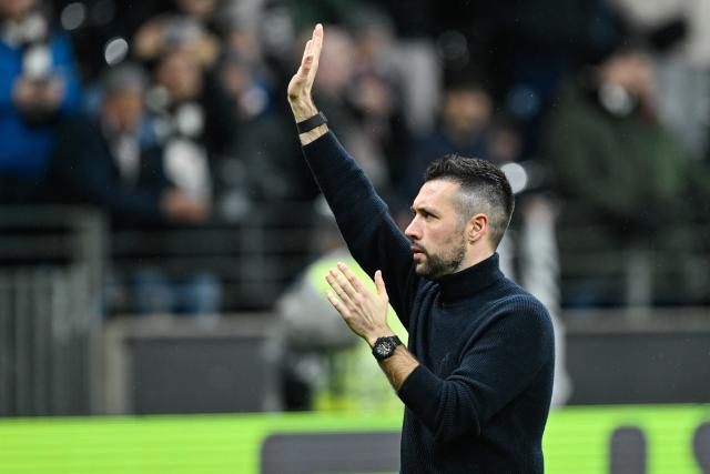 FILED - 13 March 2025, Hesse, Frankfurt_Main: FILE PHOTO - Then Ajax Amsterdam head coach Francesco Farioli salutes the fans after the UEFA Europa League round of 16 second-leg soccer match against Eintracht Frankfurt at the Deutsche Bank Park. Porto coach Francesco Farioli said he felt the spirit of late defender Jorge Costa with his side as they won the Portuguese championship for the 31st time. Photo: Uwe Anspach/dpa