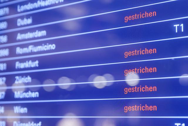 FILED - 09 January 2026, Hamburg: FILE PHOTO - Cancelled flights  are displayed at Hamburg Airport. Photo: Bodo Marks/dpa