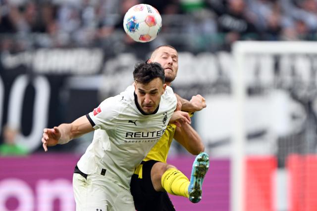 03 May 2026, North Rhine-Westphalia, Moenchengladbach: Moenchengladbach's Haris Tabakovic and Dortmund's Waldemar Anton battle for the ball during the German Bundesliga soccer match between Borussia Moenchengladbach and Borussia Dortmund at Borussia-Park. Photo: Federico Gambarini/dpa - IMPORTANT NOTE: In accordance with the regulations of the DFL German Football League and the DFB German Football Association, it is prohibited to utilize or have utilized photographs taken in the stadium and/or of the match in the form of sequential images and/or video-like photo series.