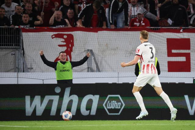 03 May 2026, Baden-Württemberg, Freiburg im Breisgau: Freiburg's Philipp Lienhart celebrates scoring his side's first goal during the German Bundesliga soccer match between SC Freiburg and VfL Wolfsburg at Europa-Park. Photo: Philipp von Ditfurth/dpa - IMPORTANT NOTE: In accordance with the regulations of the DFL German Football League and the DFB German Football Association, it is prohibited to utilize or have utilized photographs taken in the stadium and/or of the match in the form of sequential images and/or video-like photo series.