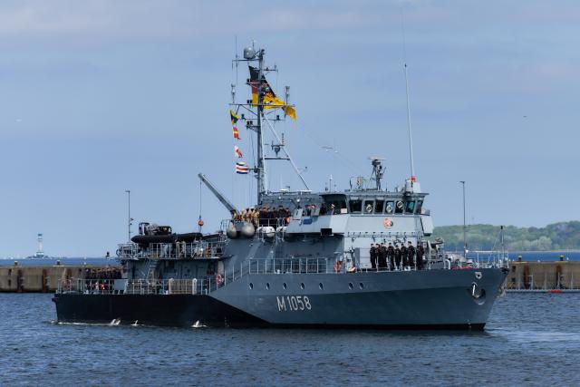 04 May 2026, Schleswig-Holstein, Kiel: The minehunter "Fulda" departs from the naval base in Kiel for the Mediterranean. The transfer is part of a pre-deployment for a possible deployment in the Strait of Hormuz. Photo: Marcus Golejewski/dpa