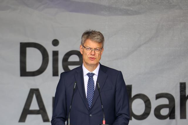 04 May 2026, North Rhine-Westphalia, Duisburg: Patrick Schnieder, German Minister of Transport, speaks at the ground-breaking ceremony for the controversial extension of the A59 bridge over the Ruhr and port area. Photo: Christoph Reichwein/dpa