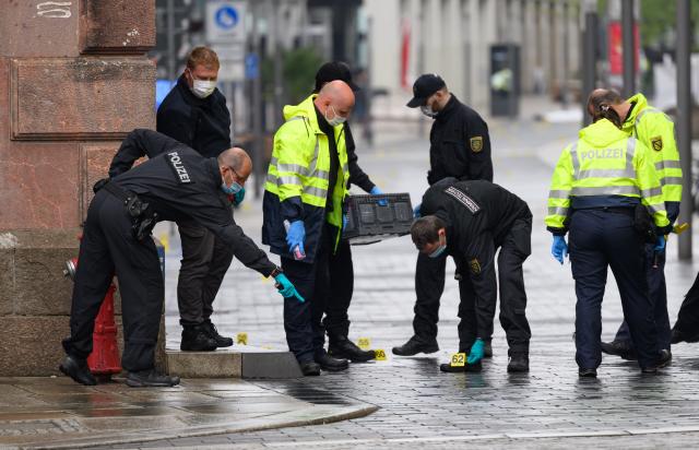 05 May 2026, Saxony, Leipzig: Following the rampage in Leipzig that left two people dead and three seriously injured, police and forensic experts are securing evidence in the affected pedestrian zone. A 33-year-old German citizen drove into the busy pedestrian zone on Monday afternoon. Photo: Hendrik Schmidt/dpa