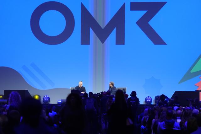 05 May 2026, Hamburg: Former Ukrainian world boxing champion Wladimir Klitschko (L) and German journalist and deputy editor-in-chief of "Bild" Paul Ronzheimer speak on stage during the OMR digital trade fair at the Hamburg Messe exhibition halls. Photo: Marcus Brandt/dpa