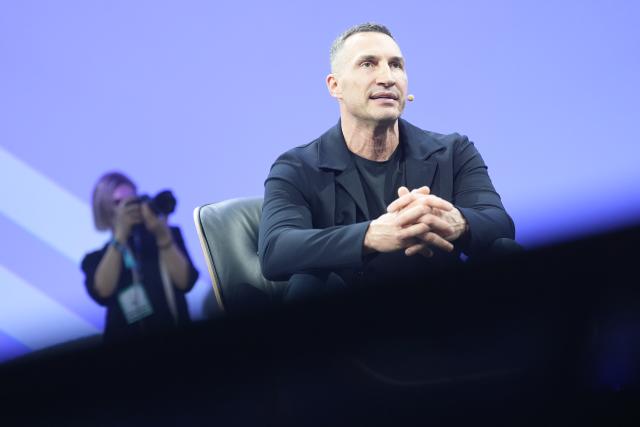 05 May 2026, Hamburg: Former Ukrainian world boxing champion Wladimir Klitschko speaks on stage during the OMR digital trade fair at the Hamburg Messe exhibition halls. Photo: Marcus Brandt/dpa