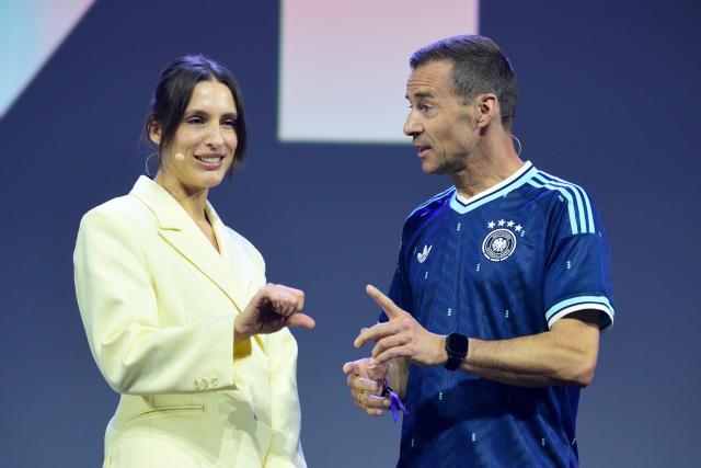 05 May 2026, Hamburg: Former German tennis player Andrea Petkovic (L) speaks alongside television host Kai Pflaume during the OMR digital trade fair at the Hamburg Messe exhibition halls. Photo: Daniel Bockwoldt/dpa
