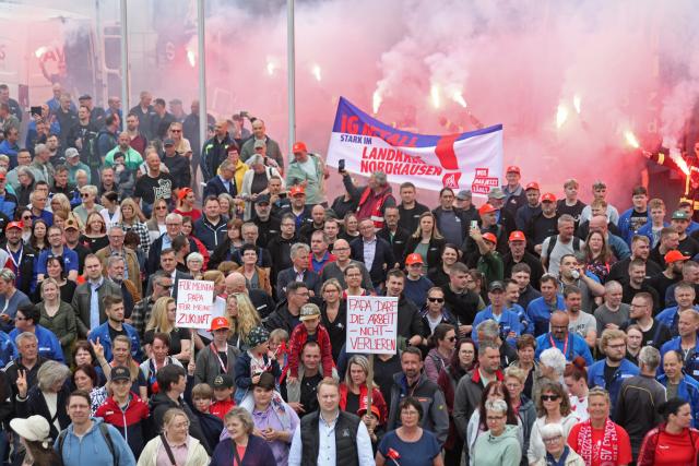 05 May 2026, Saxony-Anhalt, Harzgerode: Participants in an IG Metall rally under the slogan "Save Jobs" gather in Harzgerode in front of the Bohai factory gates to demonstrate against the possible closure of the automotive supplier Bohai Trimet Automotive Holding GmbH. Photo: Matthias Bein/dpa