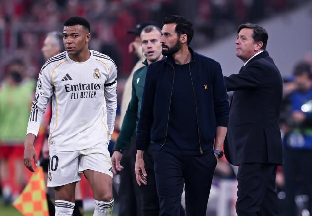FILED - 15 April 2026, Bavaria, Munich: Real Madrid's Kylian Mbappe (L) and coach Alvaro Arbeloa pictured during the  UEFA Champions League quarter-finals, second leg soccer match between Bayern Munich and Real Madrid at the Allianz Arena. Photo: Sven Hoppe/dpa