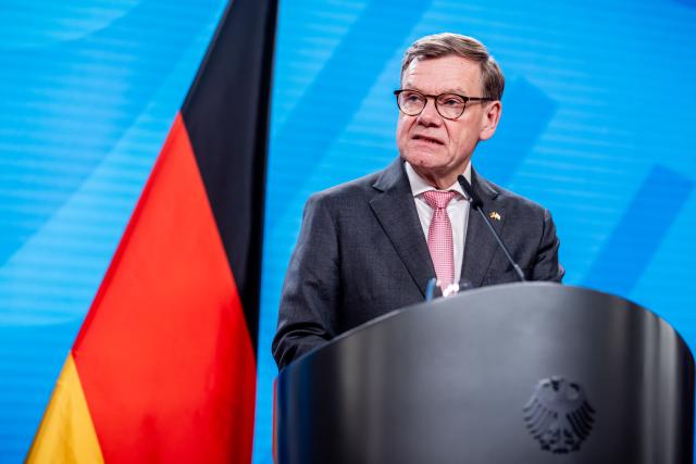 05 May 2026, Berlin: Johann Wadephul, German Foreign Minister, speaks during a joint press conference with his Israeli counterpart Gideon Saar (not pictured), after their meeting in Berlin. Photo: Michael Kappeler/dpa