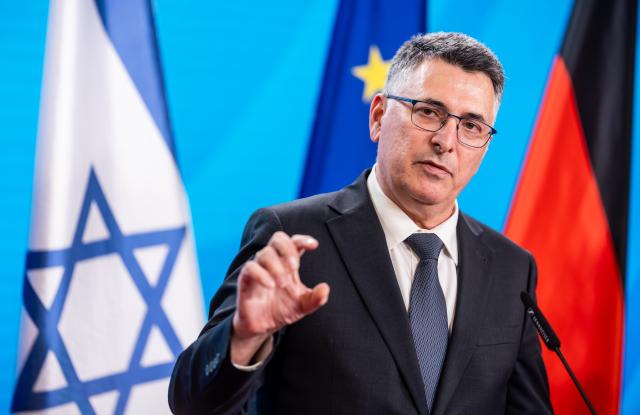 05 May 2026, Berlin: Israeli Foreign Minister Gideon Saar, speaks during a joint press conference with  Johann Wadephul, German Foreign Minister, after their meeting in Berlin. Photo: Michael Kappeler/dpa