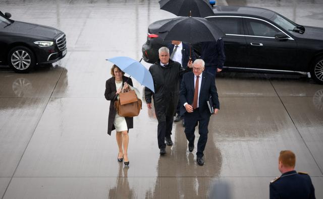 06 May 2026, Brandenburg, Schönefeld: German President Frank-Walter Steinmeier and his wife Elke Buedenbender board a Bundeswehr air force aircraft at the military section of Berlin Brandenburg Airport to fly to Stockholm. Steinmeier and his wife visit Sweden and Finland during their two-day trip to Scandinavia. Photo: Bernd von Jutrczenka/dpa