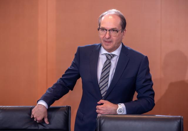 06 May 2026, Berlin: Alexander Dobrindt, German Minister of the Interior, arrives at the Chancellery at the start of the Federal Cabinet meeting. The meeting takes place on the first anniversary of the Black-Red Federal Government under Chancellor Merz. Photo: Michael Kappeler/dpa
