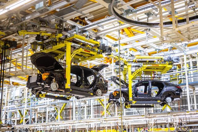 06 May 2026, Bremen: GLC-series vehicles roll off the production line at the Mercedes-Benz plant in Bremen. Photo: Sina Schuldt/dpa