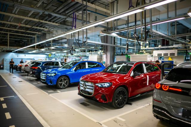 06 May 2026, Bremen: GLC models are being assembled at the Mercedes-Benz plant in Bremen. Photo: Sina Schuldt/dpa