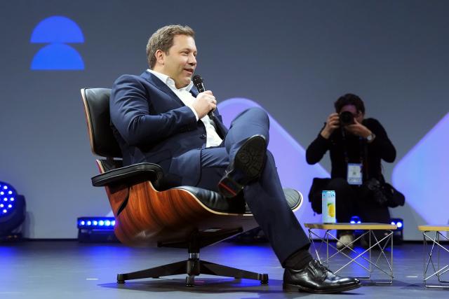 06 May 2026, Hamburg: German Minister of Finance Lars Klingbeil sits on stage during the OMR digital trade fair in the exhibition halls of Hamburg Messe. Photo: Marcus Brandt/dpa