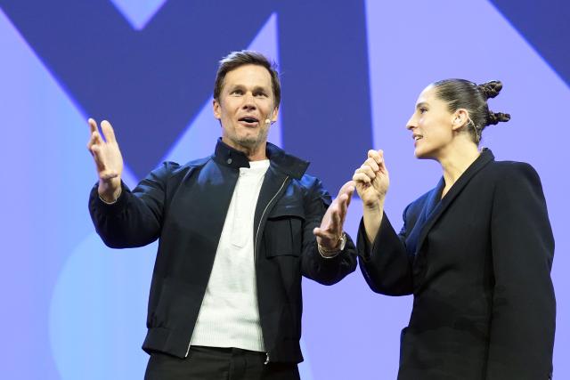 06 May 2026, Hamburg: Tom Brady, former American football player and multiple Superbowl winner, talks to Andrea Petkovic, presenter and former tennis player, during the OMR digital trade fair in the exhibition halls of Hamburg Messe. Photo: Marcus Brandt/dpa