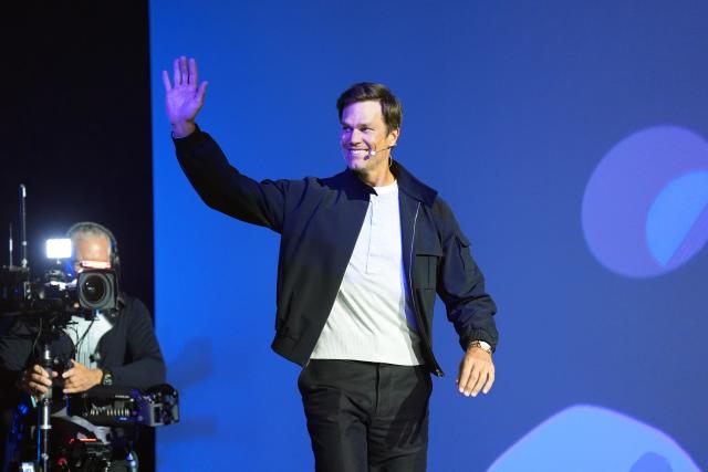 06 May 2026, Hamburg: Tom Brady, former American football player and multiple Superbowl winner, takes the stage during the OMR digital trade fair in the exhibition halls of Hamburg Messe. Photo: Marcus Brandt/dpa