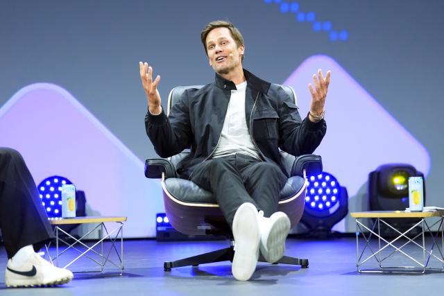 06 May 2026, Hamburg: Tom Brady, former American football player and multiple Superbowl winner, speaks on stage during the OMR digital trade fair in the exhibition halls of Hamburg Messe. Photo: Marcus Brandt/dpa