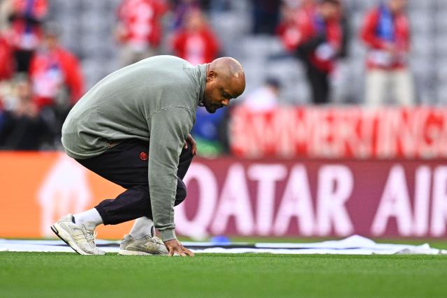 06 May 2026, Bavaria, Munich: Bayern Munich coach Vincent Kompany is pictured during a pitch inspection before the UEFA Champions League semi-final, second leg soccer match between Bayern Munich and Paris Saint-Germain at the Allianz Arena. Photo: Tom Weller/dpa