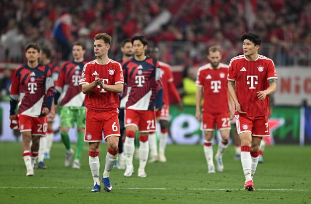 06 May 2026, Bavaria, Munich: Munich's players thank the fans after the UEFA Champions League semi-final, second leg soccer match between Bayern Munich and Paris Saint-Germain at the Allianz Arena. Photo: Sven Hoppe/dpa