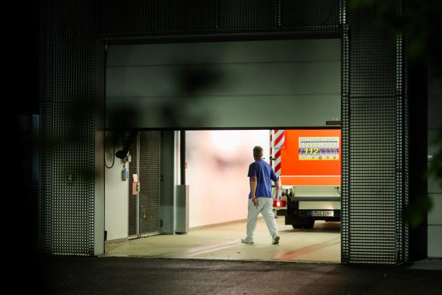 06 May 2026, Duesseldorf: An ambulance carrying a German patient who has been evacuated from the hantavirus-hit cruise ship MV Hondius, to the infection center at Duesseldorf University Hospital. Photo: Christoph Reichwein/dpa