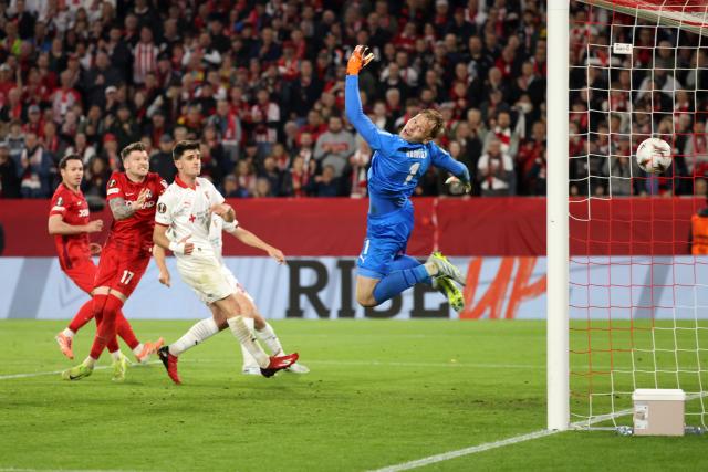 07 May 2026, Baden-Württemberg, Freiburg im Breisgau: Freiburg's Lukas Kuebler scores his side's third goal with a header during the UEFA Europa League semi-final seond leg soccer match between SC Freiburg and SC Braga at Europa Park Stadium. Photo: Philipp von Ditfurth/dpa