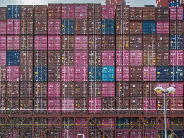 FILED - 25 March 2026, Hamburg: Containers are stacked at the stern of a container ship. On March 26, Hapag-Lloyd AG will present its figures for the 2025 financial year at an online press conference. Photo: Markus Scholz/dpa