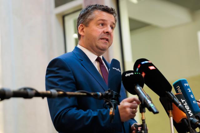 08 May 2026, Berlin: Sven Schulze, Minister-President of Saxony-Anhalt, delivers a statement before the start of the 1,065th session of the Bundesrat. In a surprise move, the Bundesrat did not approve the bill already passed by the Bundestag for a tax-free relief bonus of up to 1,000 euros. Photo: Carsten Koall/dpa