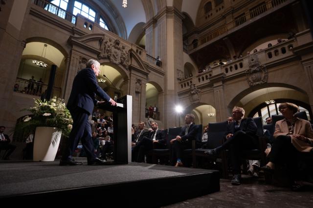 08 May 2026, Saxony, Dresden: Joachim Gauck, former President of Germany, addresses guests at a commemorative event marking the liberation from National Socialism and the end of World War II at the Saxon State Chancellery. Photo: Sebastian Kahnert/dpa
