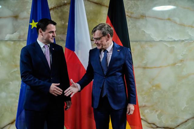 08 May 2026, Berlin: Johann Wadephul (R), Germany's Foreign Minister, welcomes Petr Macinka, Czech Republic's Foreign Minister, ahead of their talks at the Ministry of Foreign Affairs. Photo: Ebrahim Noroozi/Pool AP/dpa