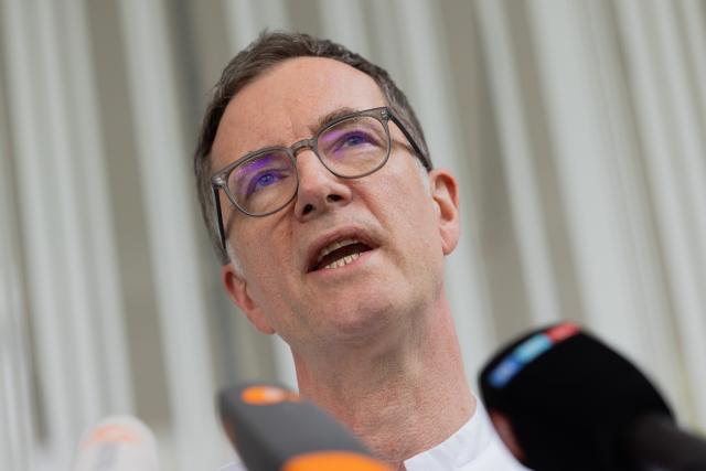 08 May 2026, North Rhine-Westphalia, Duesseldorf: Torsten Feldt, Senior Physician and Head of the Department of Tropical Medicine in the Clinic for Infectiology at Duesseldorf University Hospital, gives a statement. Following the hantavirus outbreak on a cruise ship, a hantavirus contact person was transferred to the infection center at the hospital. Photo: Rolf Vennenbernd/dpa