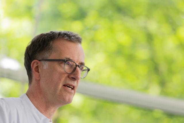 08 May 2026, North Rhine-Westphalia, Duesseldorf: Torsten Feldt, Senior Physician and Head of the Department of Tropical Medicine in the Clinic for Infectiology at Duesseldorf University Hospital, gives a statement. Following the hantavirus outbreak on a cruise ship, a hantavirus contact person was transferred to the infection center at the hospital. Photo: Rolf Vennenbernd/dpa