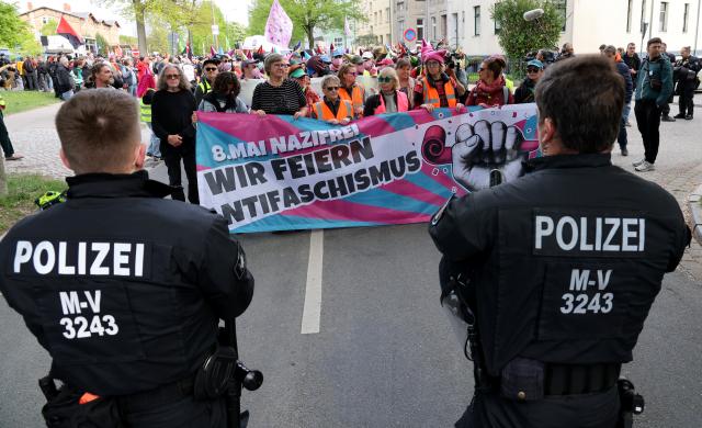 08 May 2026, Mecklenburg-Western Pomerania, Demmin: Police officers stand in front of demonstrators during a counter-demonstration against a Nazi march. Every year on 8 May, the party "Die Heimat" organizes a so-called funeral march in Demmin, with protests and counter-demonstrations taking place in the town. Photo: Bernd Wüstneck/dpa