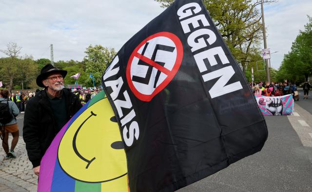 08 May 2026, Mecklenburg-Western Pomerania, Demmin: People take part in a counter-demonstration against a Nazi march. Every year on 8 May, the party "Die Heimat" organizes a so-called funeral march in Demmin, with protests and counter-demonstrations taking place in the town. Photo: Bernd Wüstneck/dpa