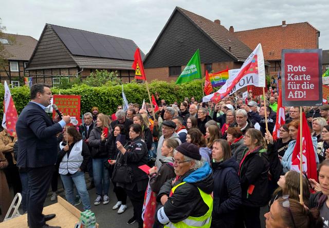 08 May 2026, Lower Saxony, Vechelde: Hubertus Heil, politician of the Social Democratic Party, takes part in a demonstration against an event by Alternative for Germany (AfD). Photo: Christian Brahmann/dpa