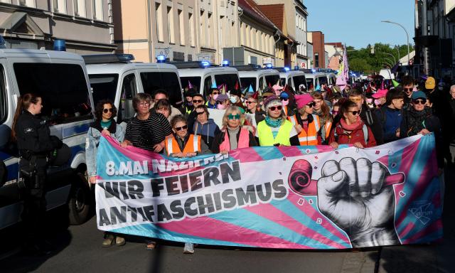 08 May 2026, Mecklenburg-Western Pomerania, Demmin: Demonstrators march during a counter-demonstration against a Nazi march. Every year on 8 May, the party "Die Heimat" organizes a so-called funeral march in Demmin, with protests and counter-demonstrations taking place in the town. Photo: Bernd Wüstneck/dpa