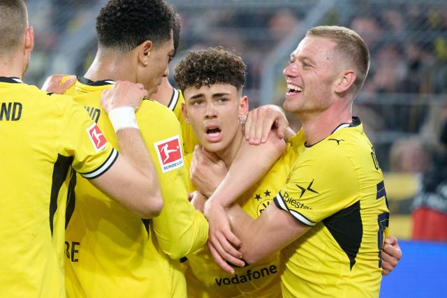 08 May 2026, Dortmund: Borussia Dortmund's Samuele Inacio celebrates scoring his side's second goal during the German Bundesliga soccer match between Borussia Dortmund and Eintracht Frankfurt at the Signal Iduna Park. Photo: Bernd Thissen/dpa - IMPORTANT NOTICE: DFL and DFB regulations prohibit any use of photographs as image sequences and/or quasi-video.