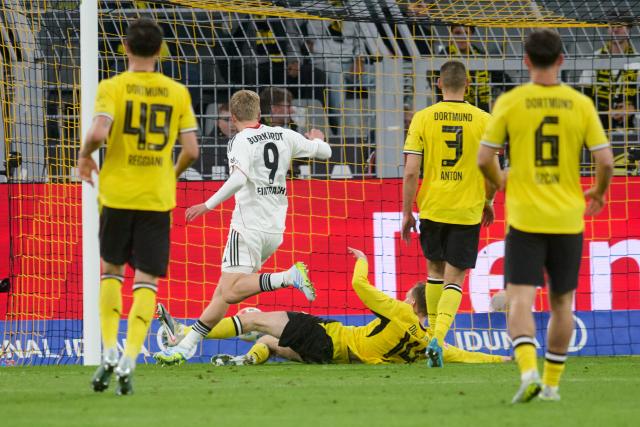 08 May 2026, Dortmund: Eintracht Frankfurt's Jonathan Burkardt scores his side's second goal during the German Bundesliga soccer match between Borussia Dortmund and Eintracht Frankfurt at the Signal Iduna Park. Photo: Bernd Thissen/dpa - IMPORTANT NOTICE: DFL and DFB regulations prohibit any use of photographs as image sequences and/or quasi-video.