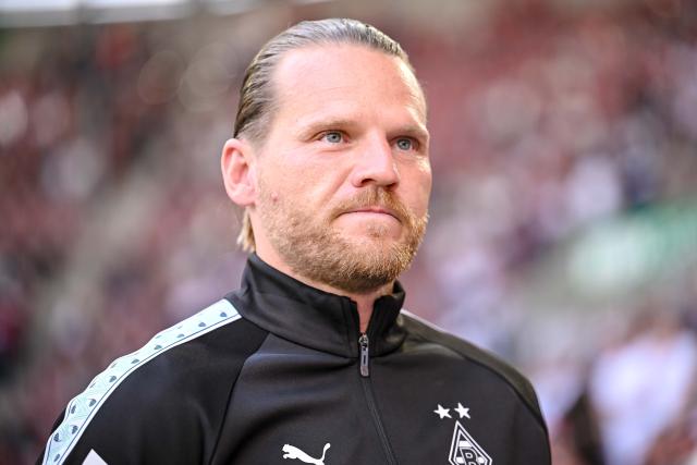 09 May 2026, Bavaria, Augsburg: Moenchengladbach coach Eugen Polanski is pictured before the German Bundesliga soccer match between FC Augsburg and Borussia Moenchengladbach at the WWK-Arena. Photo: Harry Langer/dpa - IMPORTANT NOTICE: DFL and DFB regulations prohibit any use of photographs as image sequences and/or quasi-video.