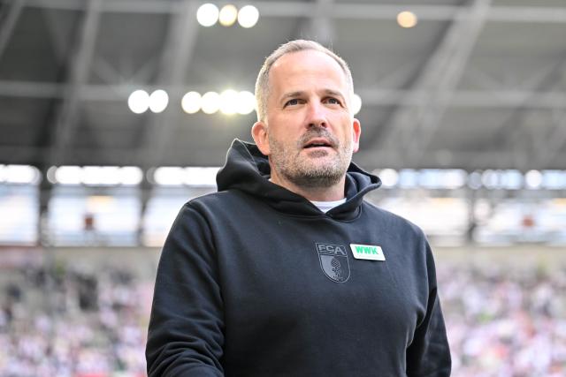 09 May 2026, Bavaria, Augsburg: Augsburg coach Manuel Baum is pictured before the German Bundesliga soccer match between FC Augsburg and Borussia Moenchengladbach at the WWK-Arena. Photo: Harry Langer/dpa - IMPORTANT NOTE: In accordance with the regulations of the DFL German Football League and the DFB German Football Association, it is prohibited to utilize or have utilized photographs taken in the stadium and/or of the match in the form of sequential images and/or video-like photo series.