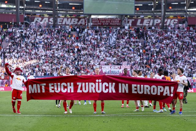 09 May 2026, Saxony, Leipzig: Leipzig's players celebrate their return to the UEFA Champions League after winning the German Bundesliga soccer match between RB Leipzig and FC St. Pauli at the Red Bull Arena. Photo: Jan Woitas/dpa - IMPORTANT NOTICE: DFL and DFB regulations prohibit any use of photographs as image sequences and/or quasi-video.