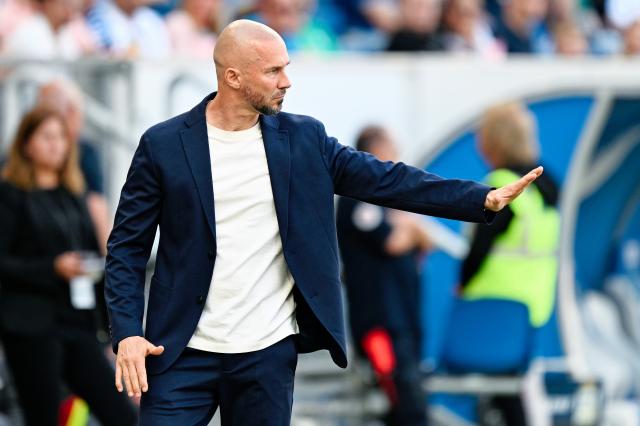 09 May 2026, Baden-Württemberg, Sinsheim: Hoffenheim coach Christian Ilzer gestures on the touchline during the German Bundesliga soccer match between TSG 1899 Hoffenheim and Werder Bremen at the PreZero Arena. Photo: Uwe Anspach/dpa - IMPORTANT NOTICE: DFL and DFB regulations prohibit any use of photographs as image sequences and/or quasi-video.