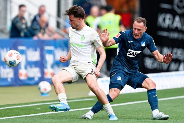 09 May 2026, Baden-Württemberg, Sinsheim: Werder Bremen's Olivier Deman (L) and Hoffenheim's Vladimir Coufal battle for the ball during the German Bundesliga soccer match between TSG 1899 Hoffenheim and Werder Bremen at the PreZero Arena. Photo: Uwe Anspach/dpa - IMPORTANT NOTICE: DFL and DFB regulations prohibit any use of photographs as image sequences and/or quasi-video.